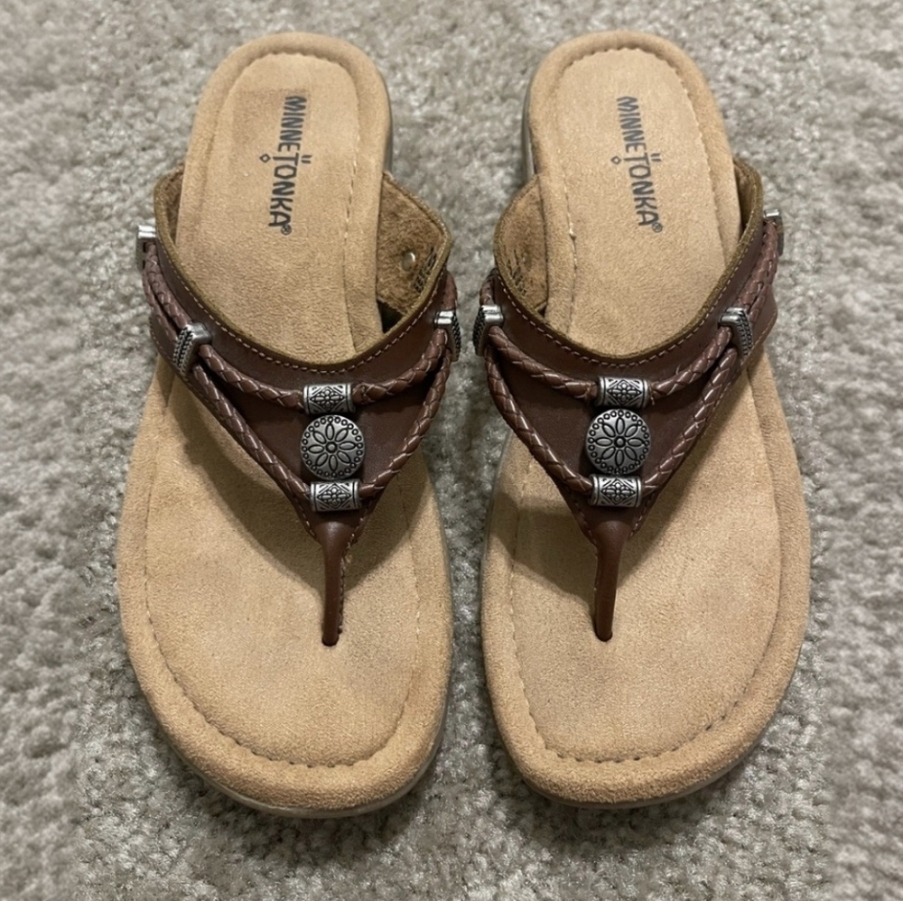 Minnetonka Silverthorne Brown Leather Wedge Sandal